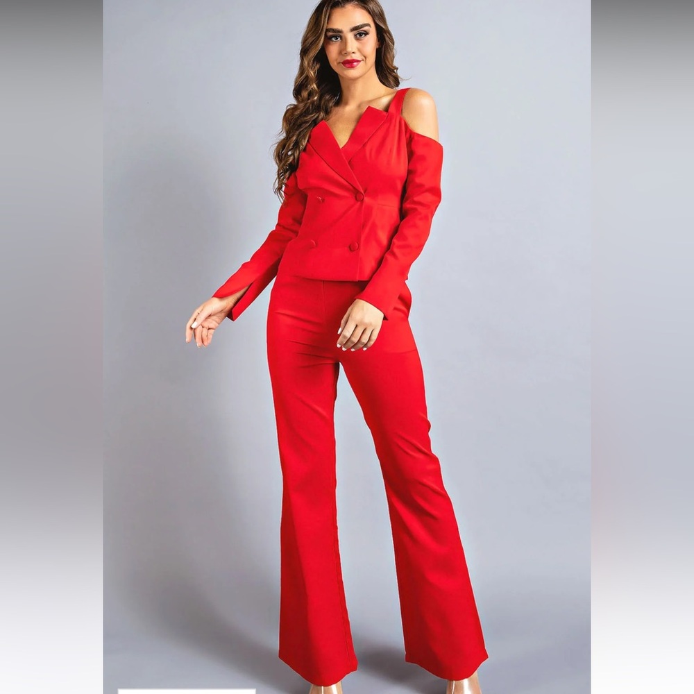 Elegant Red Women's 2 - piece set. Fits more like Medium